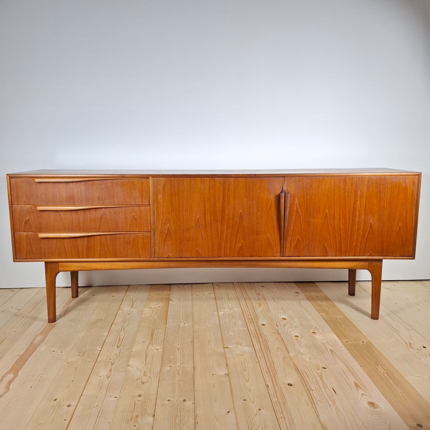 Sideboard vintage danese in legno di teak McIntosh, Scotland 1960