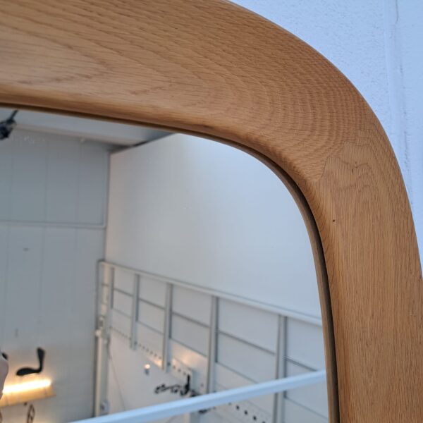 Specchio con cornice in legno di rovere