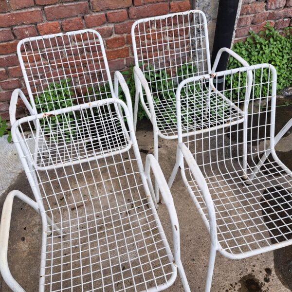 Set di quattro sedie da giardino impilabili