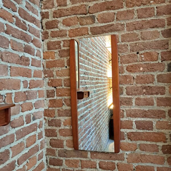 Specchio con bordi in teak