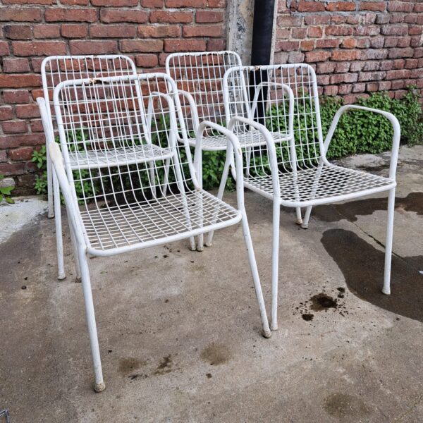 Set di quattro sedie da giardino impilabili