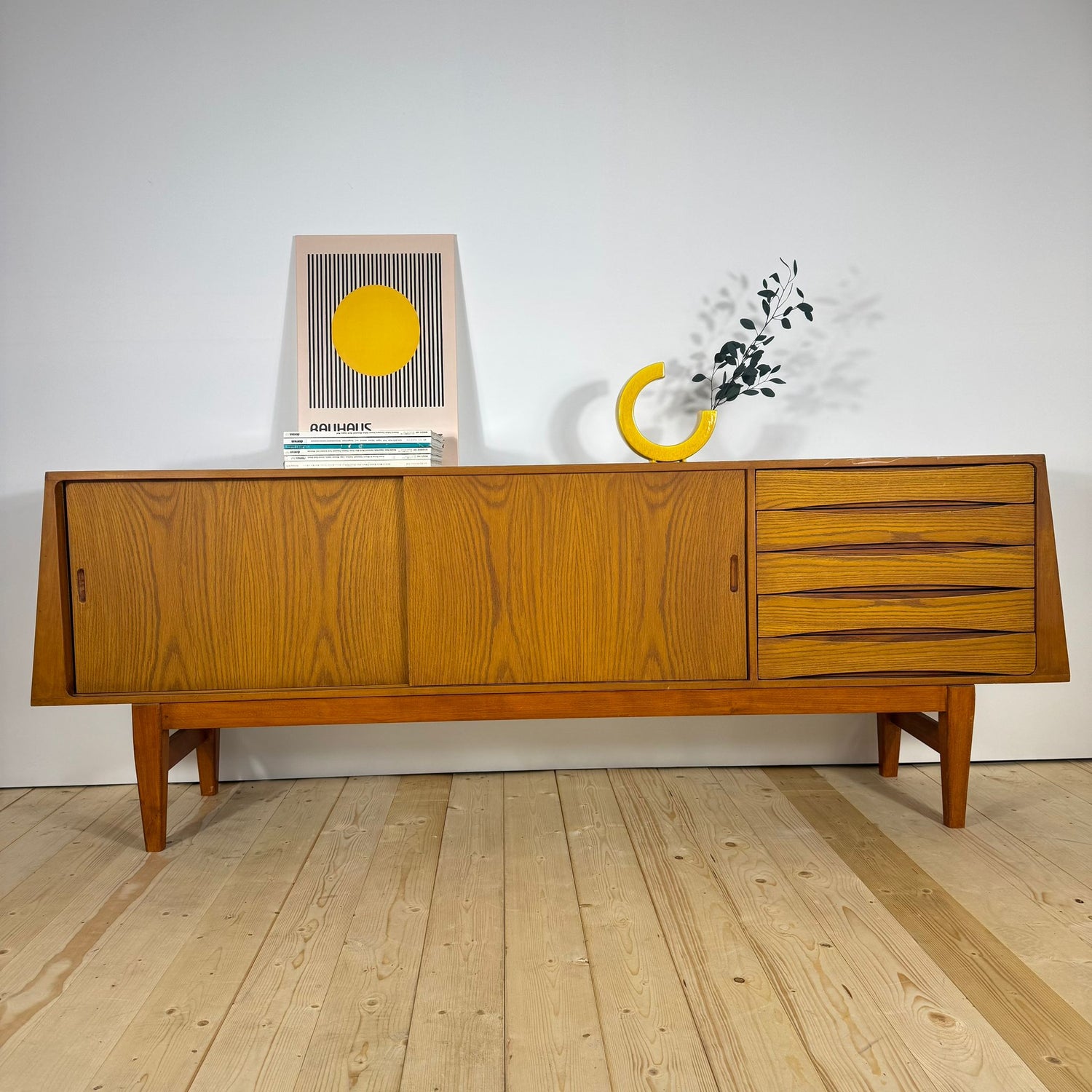 Sideboard in Teak Danese Anni ’60 – Ante Scorrevoli e Cassetti