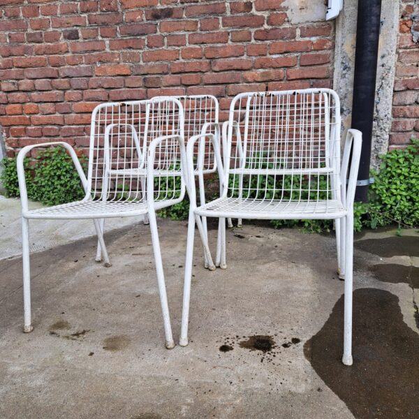 Set di quattro sedie da giardino impilabili