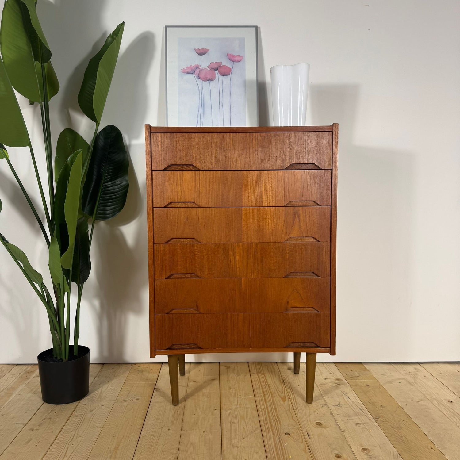 Danish Mid-Century Teak Chest of Drawers – Vintage Scandinavian Design, 1960s