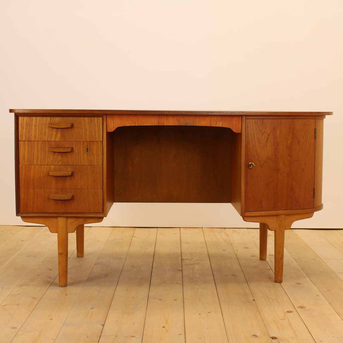 Scrittoio in teak, anni ’50