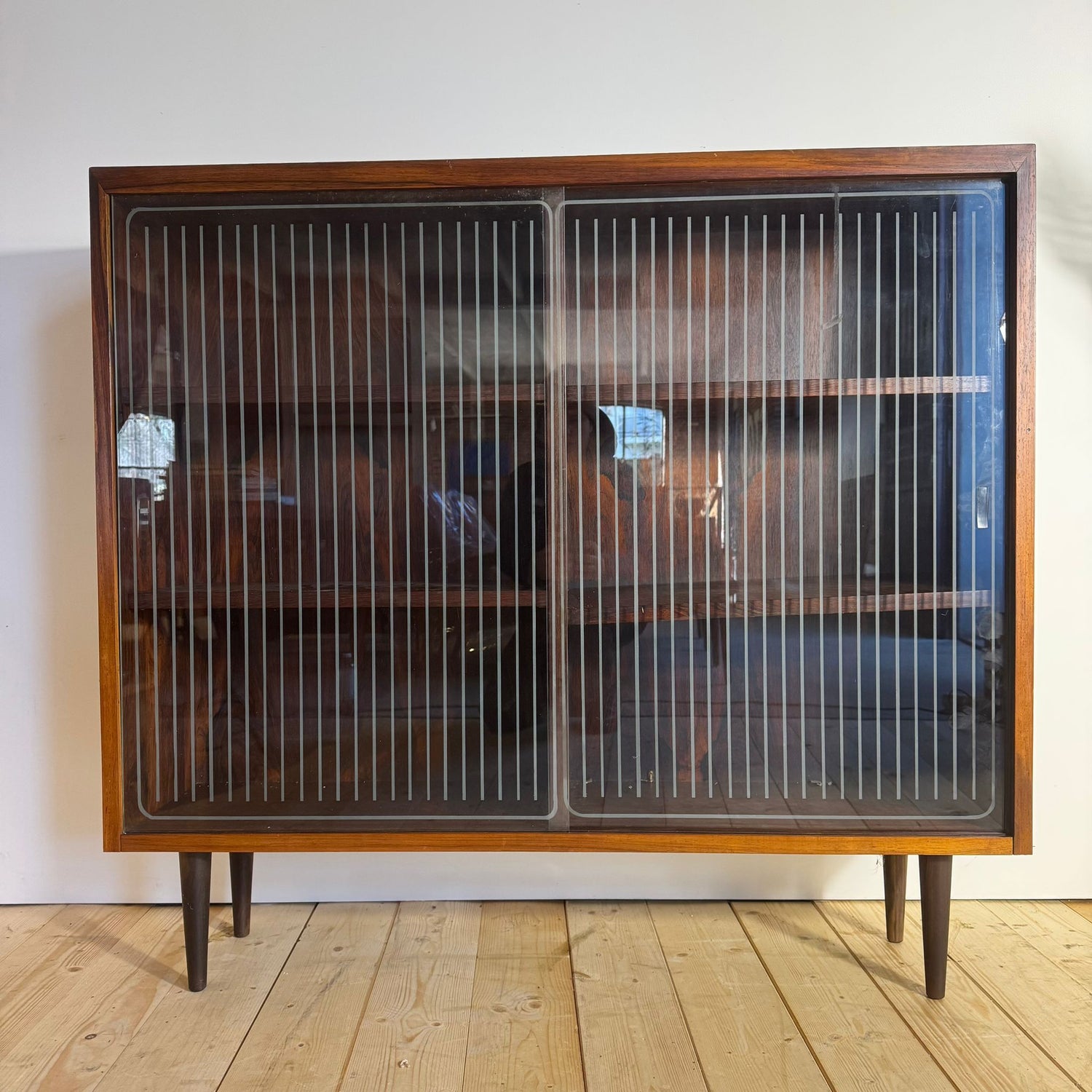 Libreria Vintage in palissandro con Ante Scorrevoli in Vetro – Design Scandinavo Mid-Century