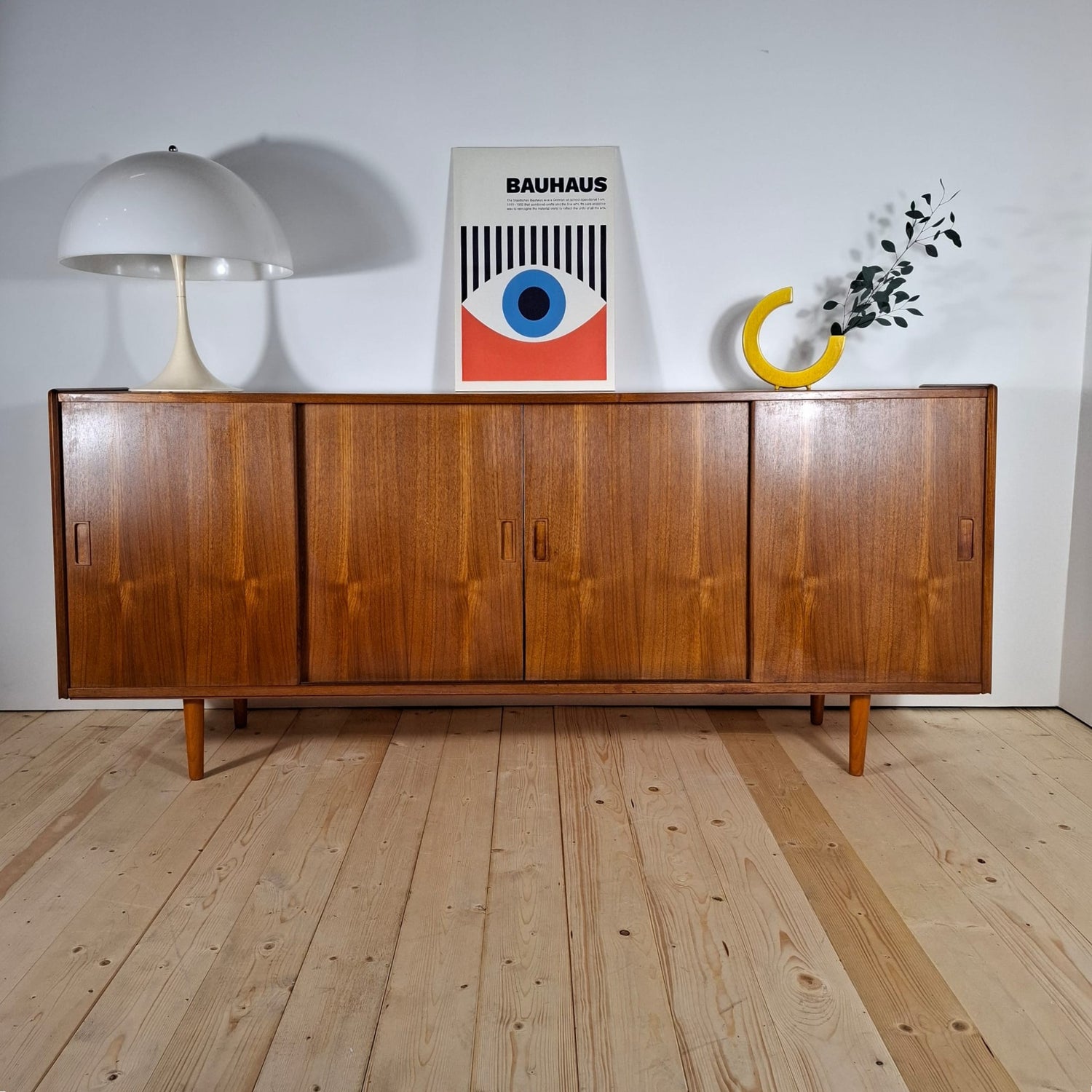 Sideboard Vintage in Teak con Ante Scorrevoli – Design Danese