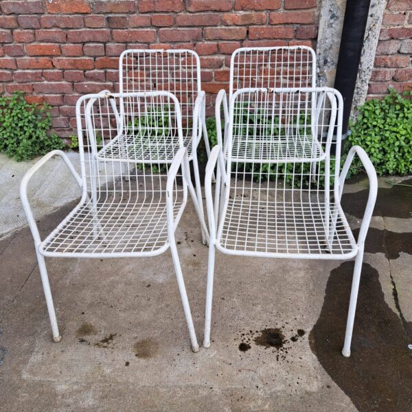 Set di quattro sedie da giardino impilabili