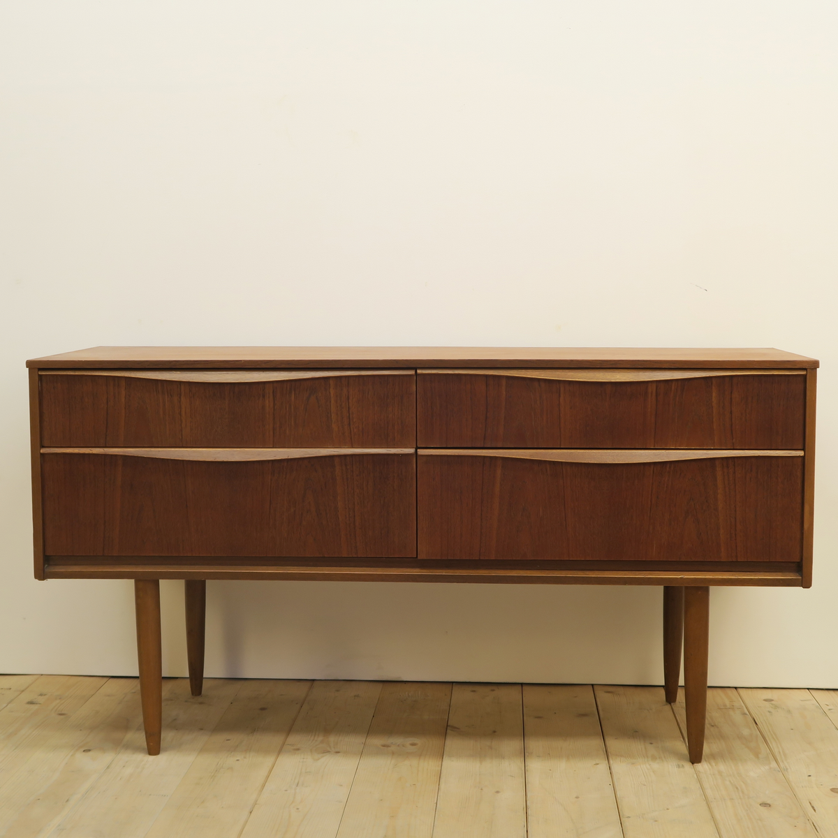 Cassettiera Austinsuite in teak, anni ’60