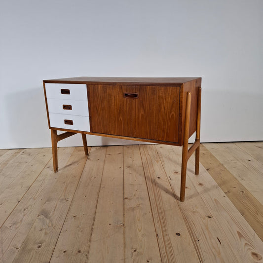 Sideboard Vintage in Teak con Cassetti Bianchi – Anni ’60