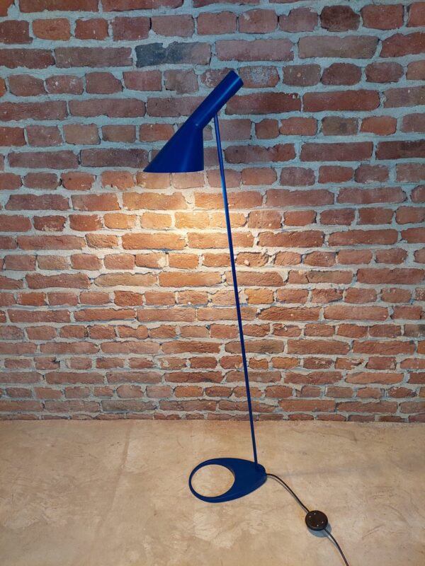 AJ Floor Lamp Arne Jacobsen | Danish Design Blue – STOV VINTAGE
