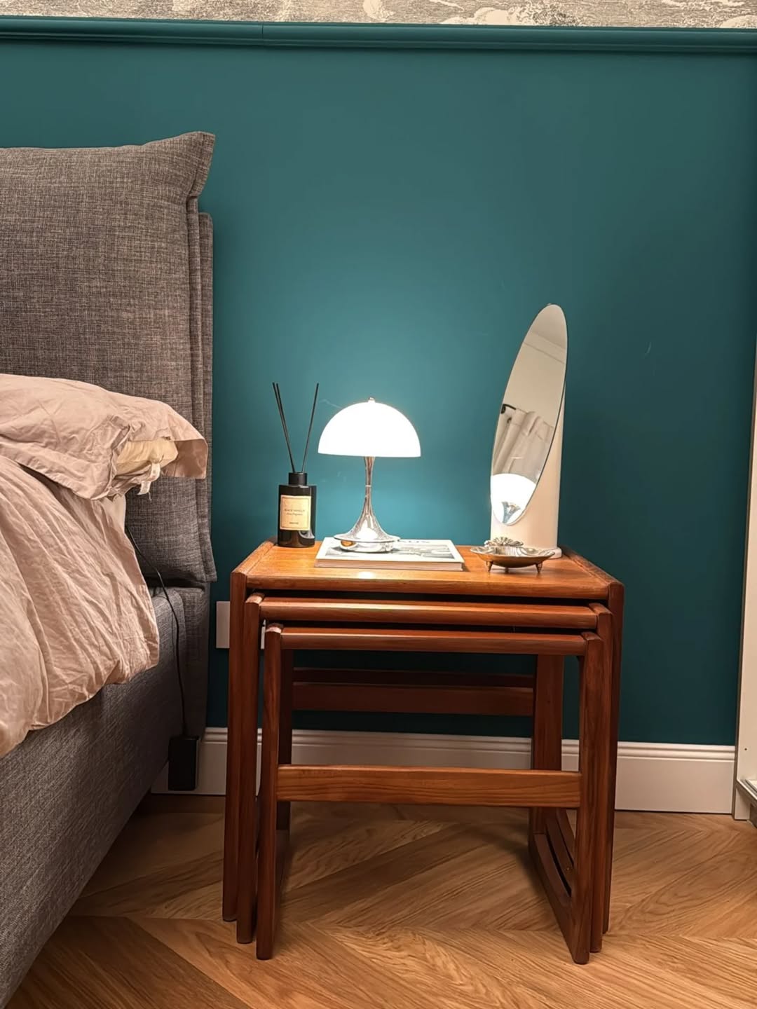 Vintage Bedside Tables: Mid-Century Design for Your Bedroom