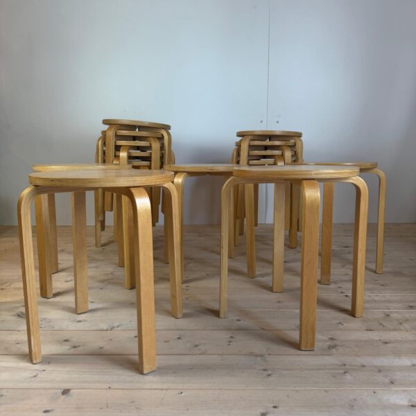 Sgabello in legno di quercia, disponibile in 13 pezzi