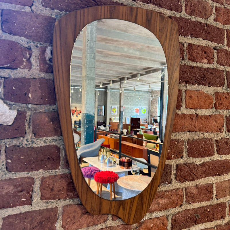 Specchio di forma irregolare, Danimarca 1960