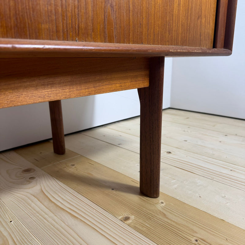 Credenza moderna danese in teak degli anni '60 di Henning Kjaernulf per Bruno Hansen