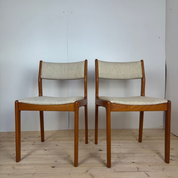 Coppia di due sedie in teak e bianco, Danimarca 1960