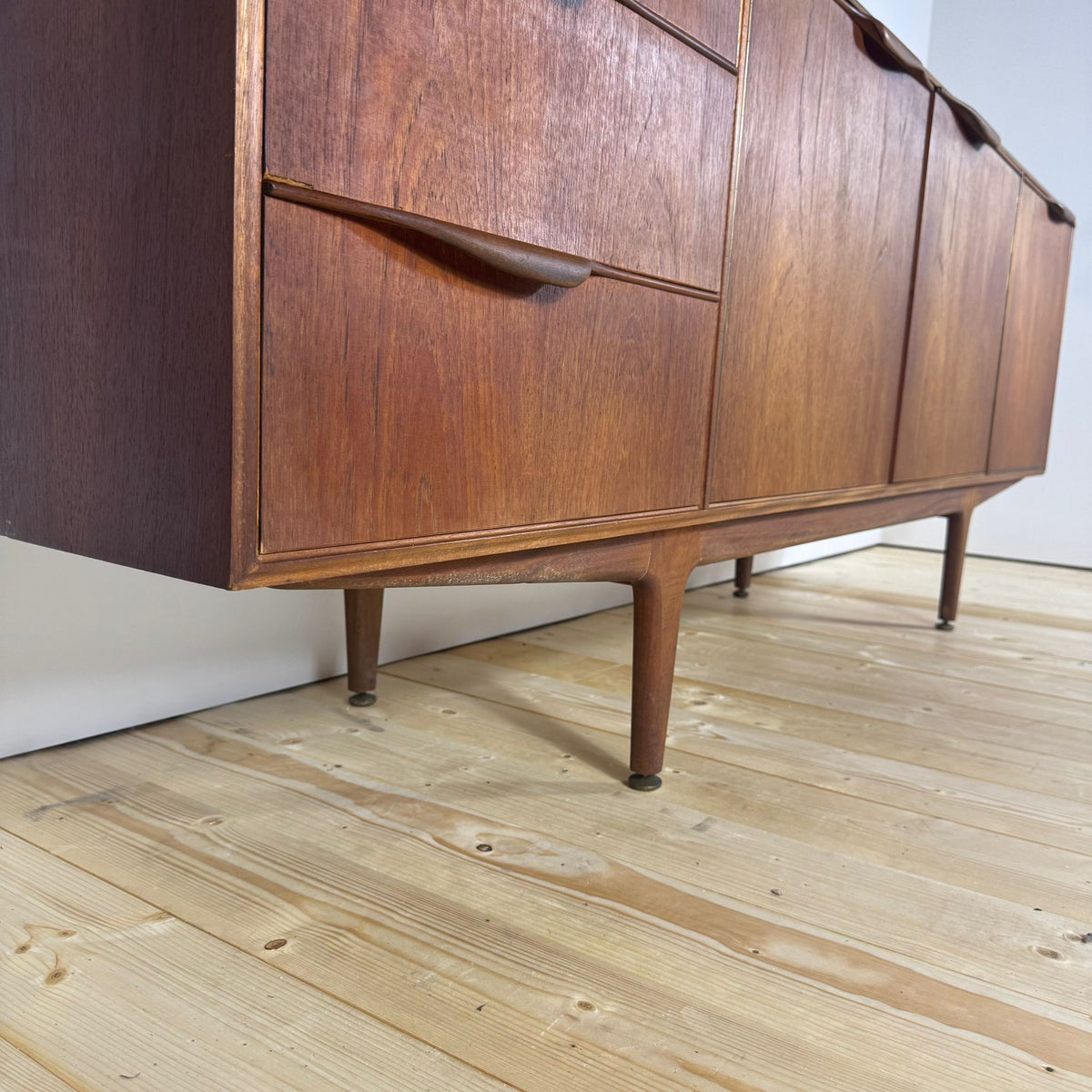 McIntosh sideboard in teak – Mobile vintage restaurato, anni ’60