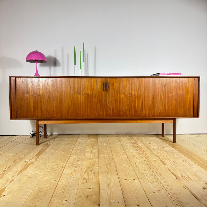 Credenza moderna danese in teak degli anni '60 di Henning Kjaernulf per Bruno Hansen