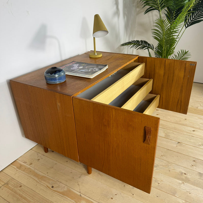 Sideboard Mid-Century Modern in Teak con Cassetti Interni