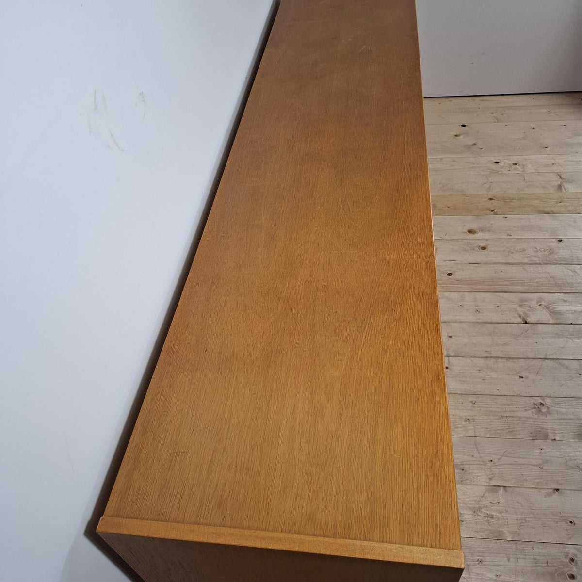 Sideboard “Arild” di Nils Jonsson per Troeds – Svezia, 1960 in legno di rovere
