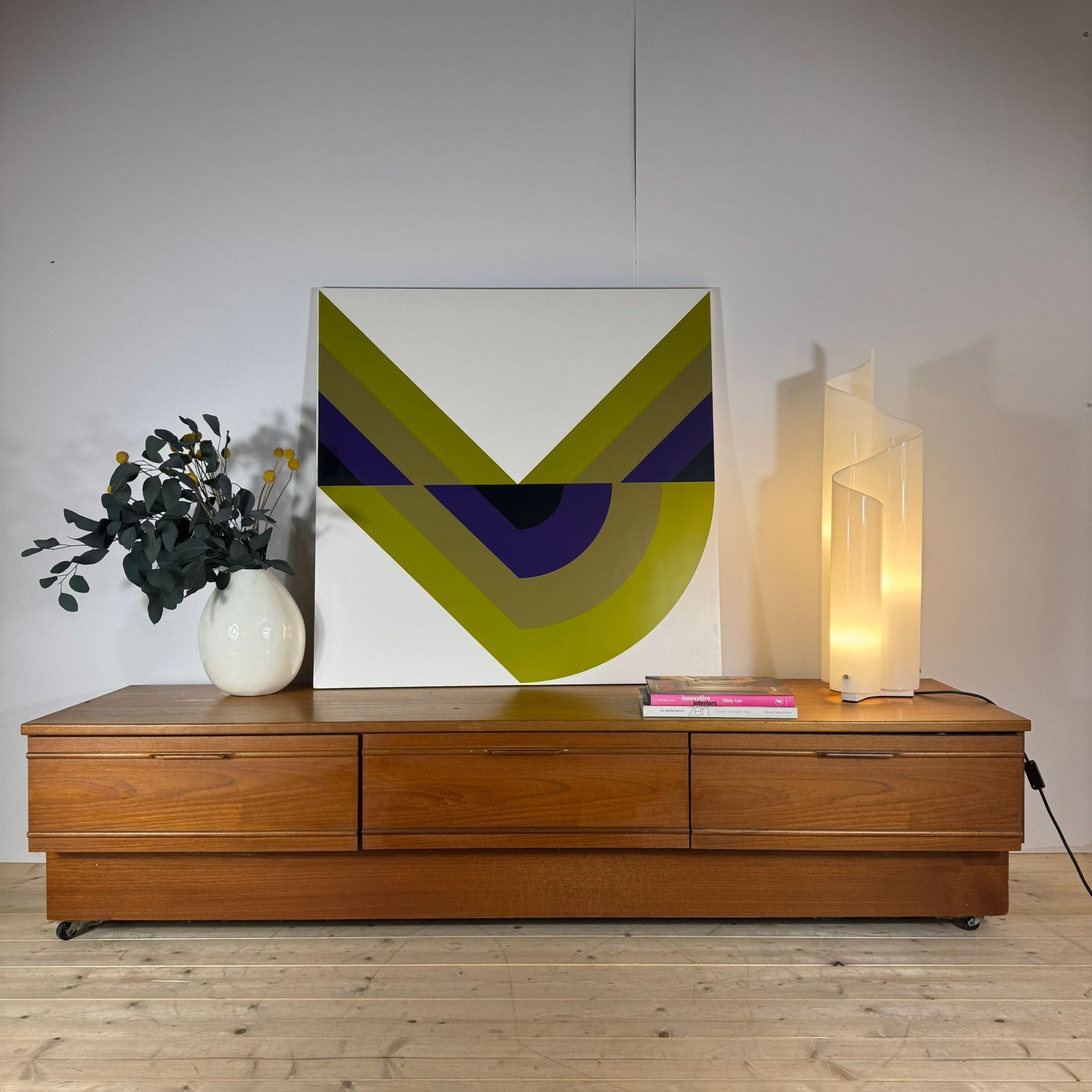 Sideboard bassa con ruote in teak, Danimarca 1960