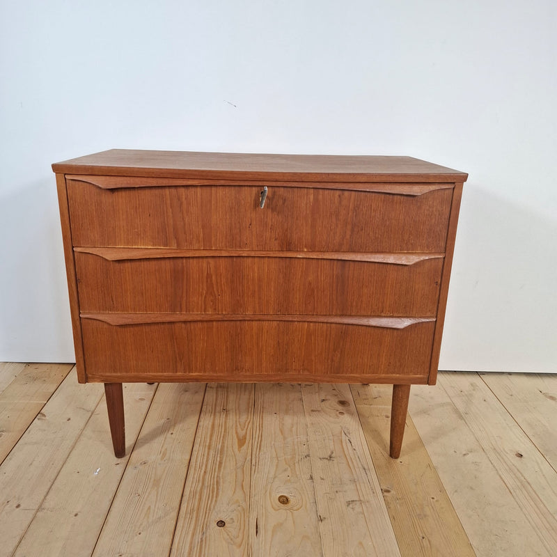 Piccola Cassettiera Vintage a Tre Cassetti – Design Scandinavo Mid-Century in Teak, Anni ’60