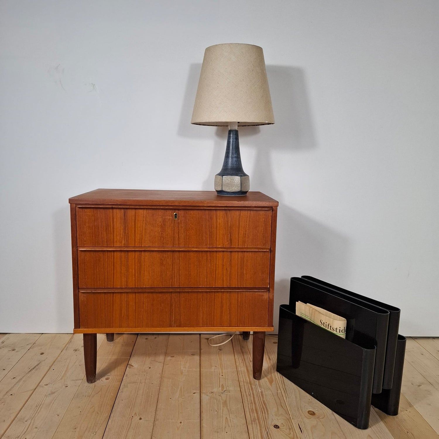 Cassettiera Danese Mid-Century Modern in Teak a Tre Cassetti – Anni ’60