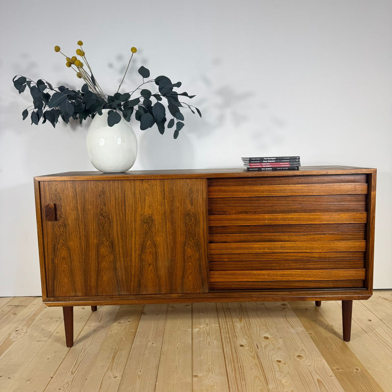 Sideboard danese anni ’60 in palissandro – ante scorrevoli e cassetti