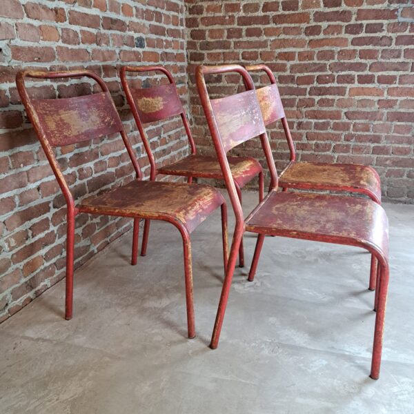 Set di quattro sedie da giardino in metallo