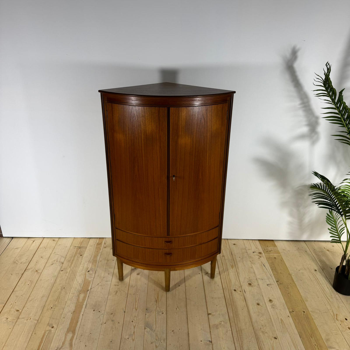 Mobile Angolare Mid-Century Modern in Teak con Ante