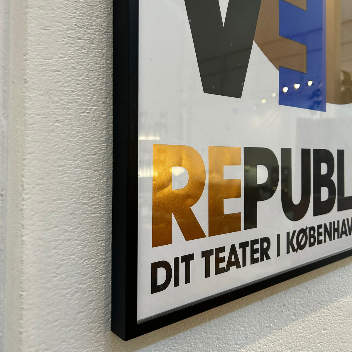 Poster con Cornice Artigianale in Vetro – Design Danese (Copia)