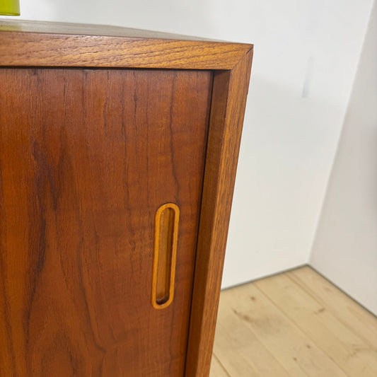 Sideboard in Teak di Poul Hundevad – Credenza Scandinava Mid-Century