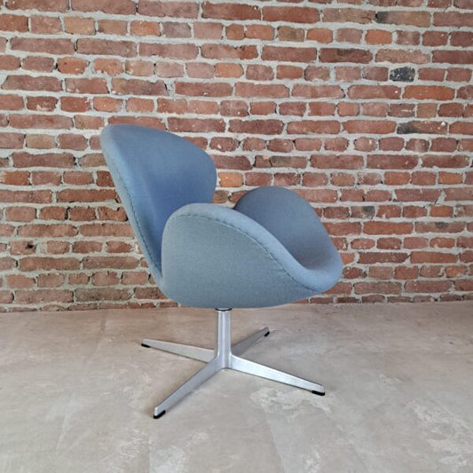 Poltrona Swan n. 3320, Arne Jacobsen per Fritz Hansen