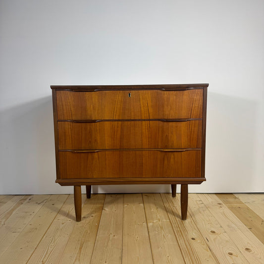 Piccola cassettiera danese anni ’60 in teak – 3 cassetti