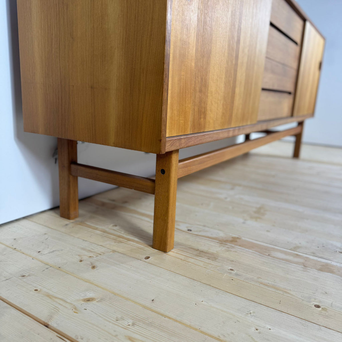 Sideboard “Arild” di Nils Jonsson per Troeds – Svezia, 1960