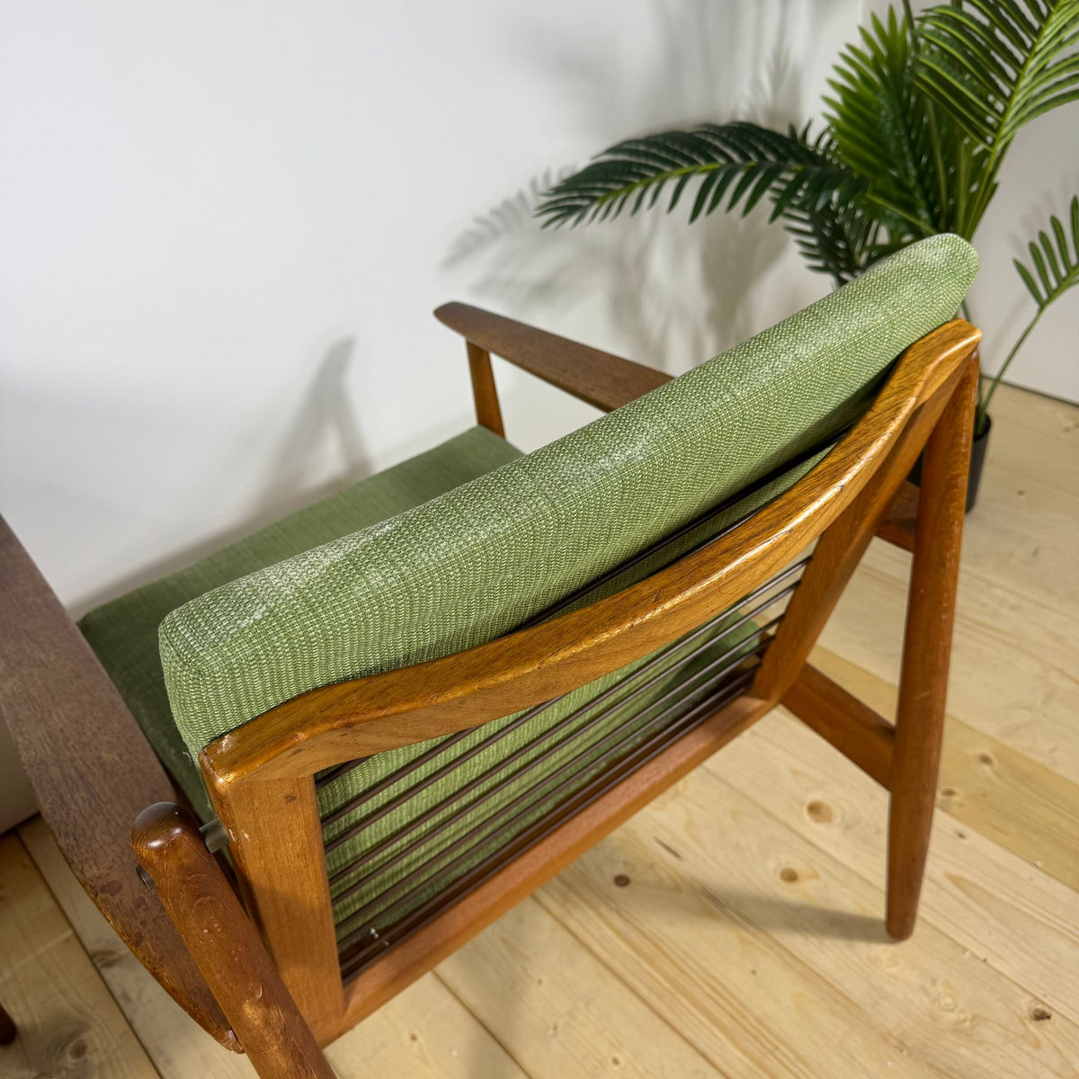 Coppia di Poltrone Danesi Mid-Century Modern in Teak con Cuscini Personalizzabili – 1960