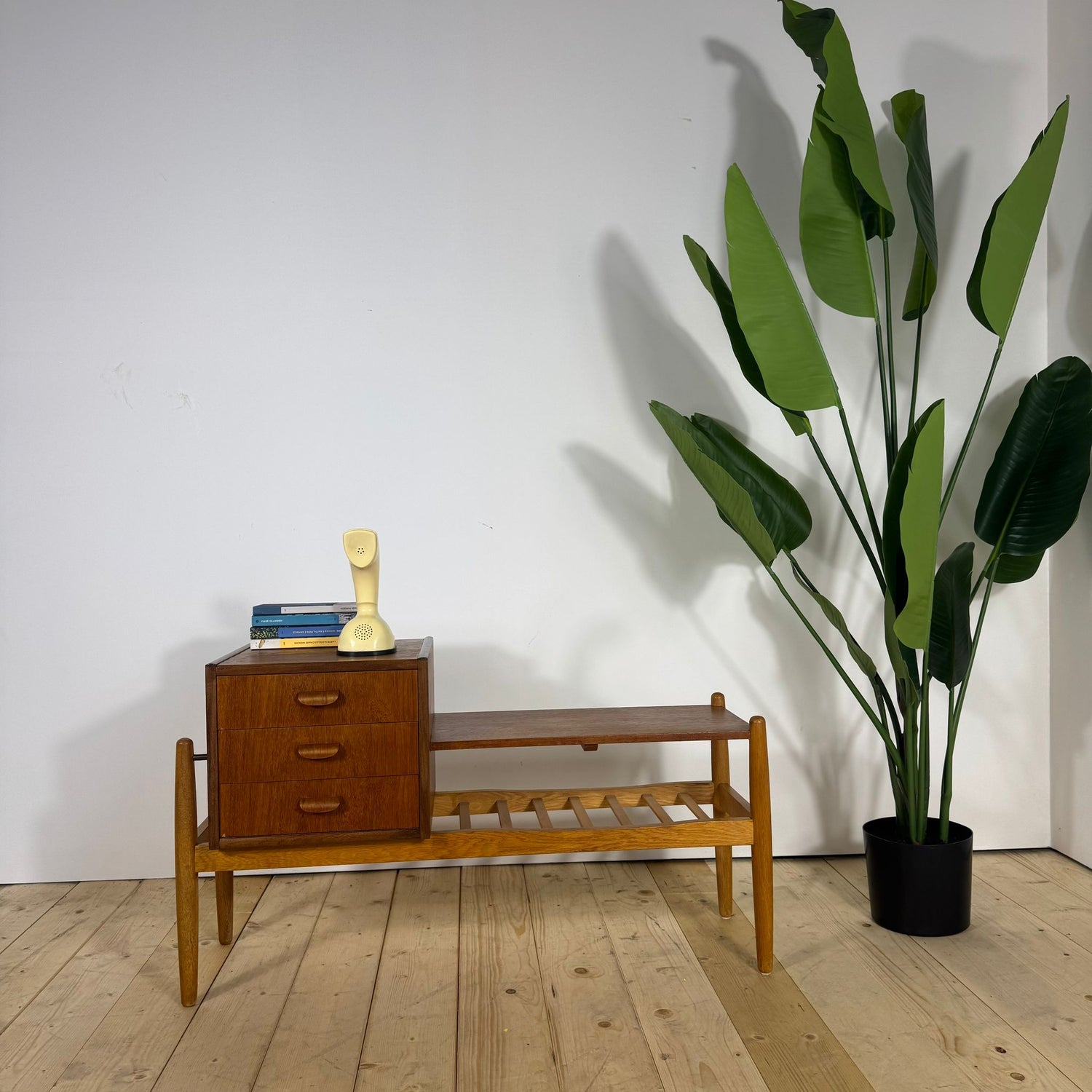 Panca Spectrum di Arne Wahl Iversen per Ikea – Design Scandinavo Anni '60, Teak e Eleganza Funzionale