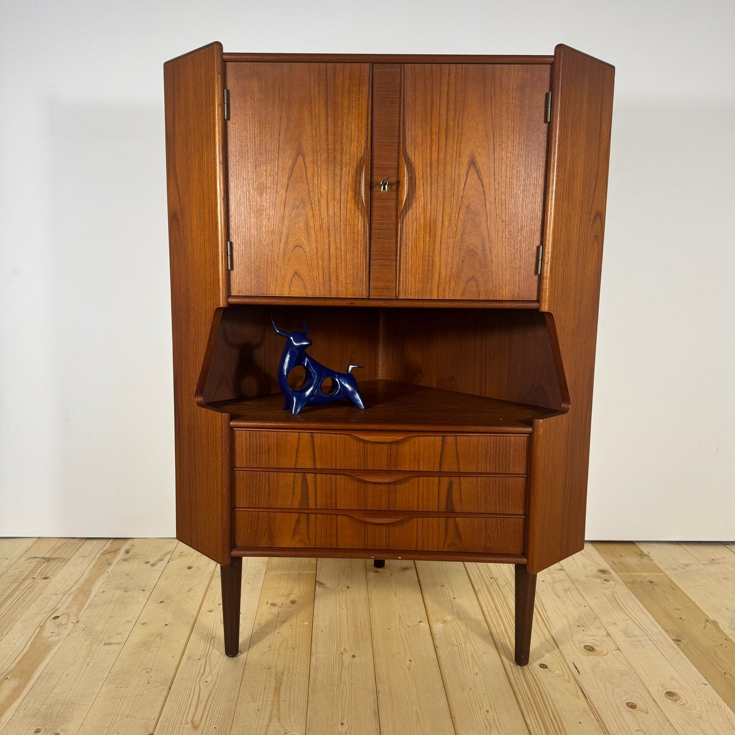 Mobile angolare danese in teak angolare – Mid-Century