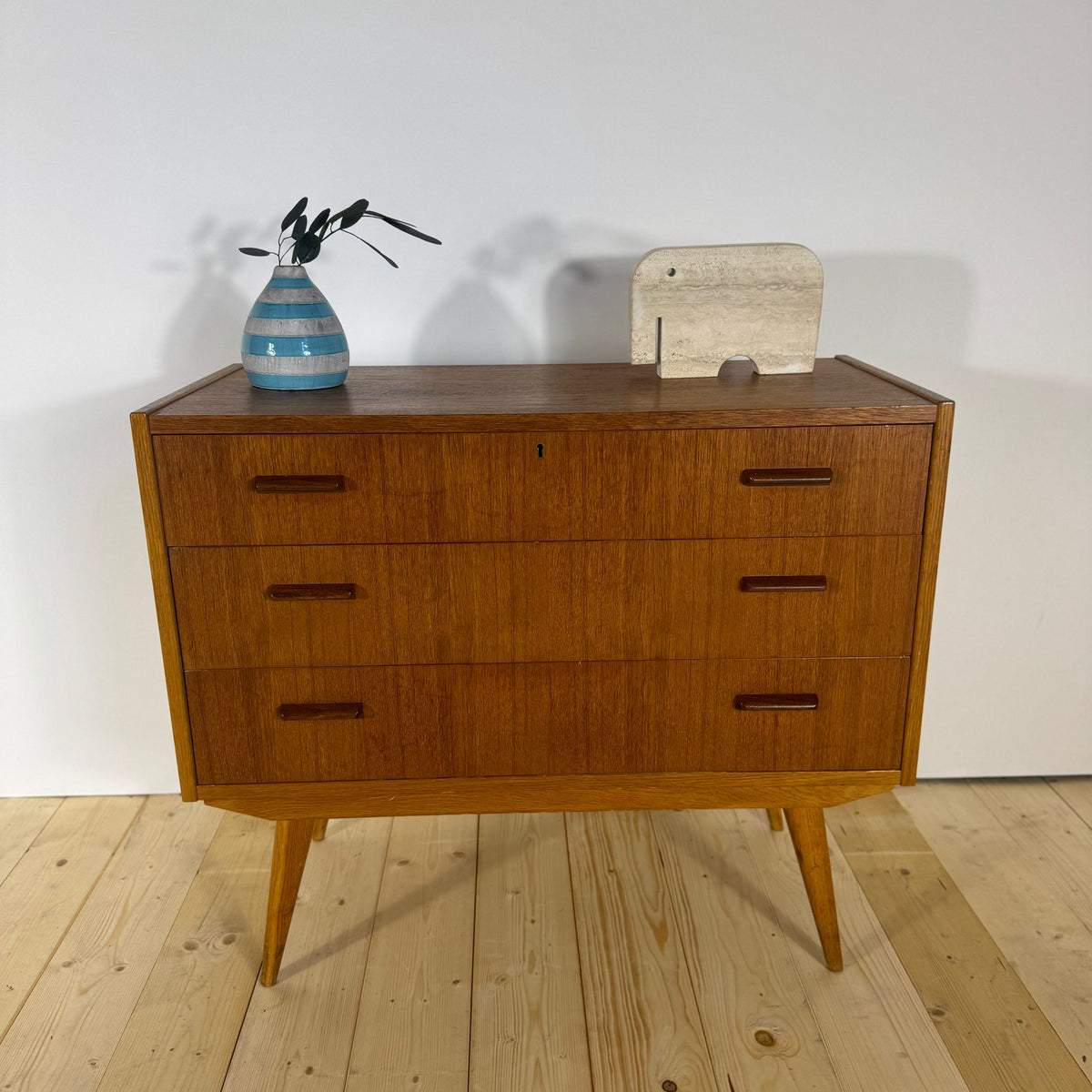 Cassettiera in Teak a Tre Cassetti – Design Danese Mid-Century