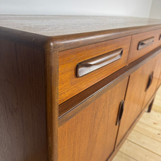 Sideboard G-Plan in Teak – Credenza Mid-Century di Design Britannico