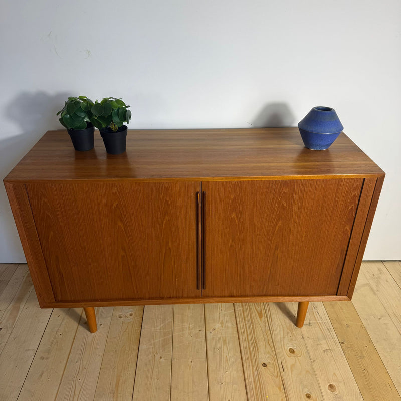 Sideboard di Kai Kristiansen in Teak con Ante a Scomparsa – Danimarca Anni ’60