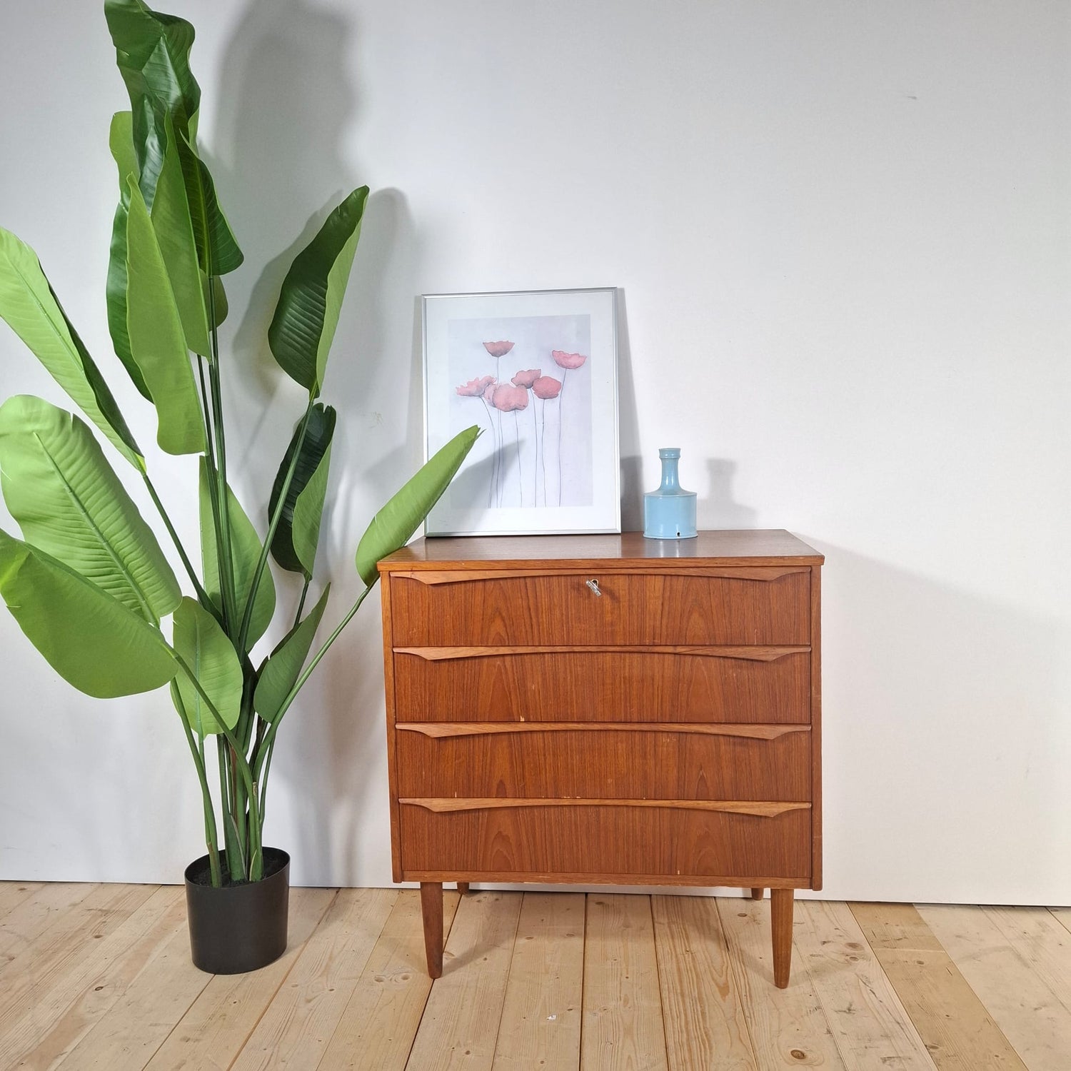 Piccola Cassettiera Mid-Century Modern a Quattro Cassetti – Design Scandinavo in Teak, Anni ’60