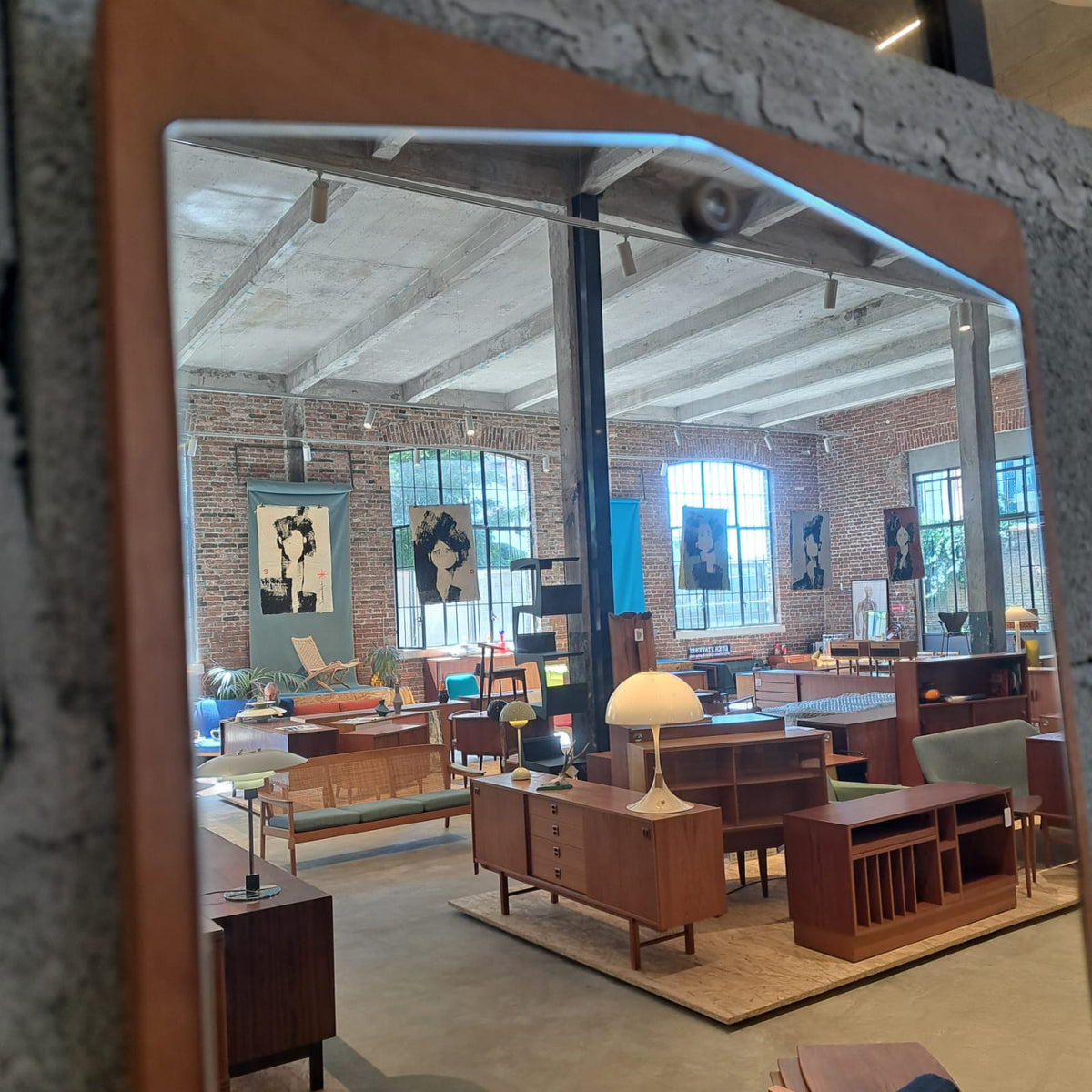 Specchio danese del 1960 in teak, capolavoro scandinavo.