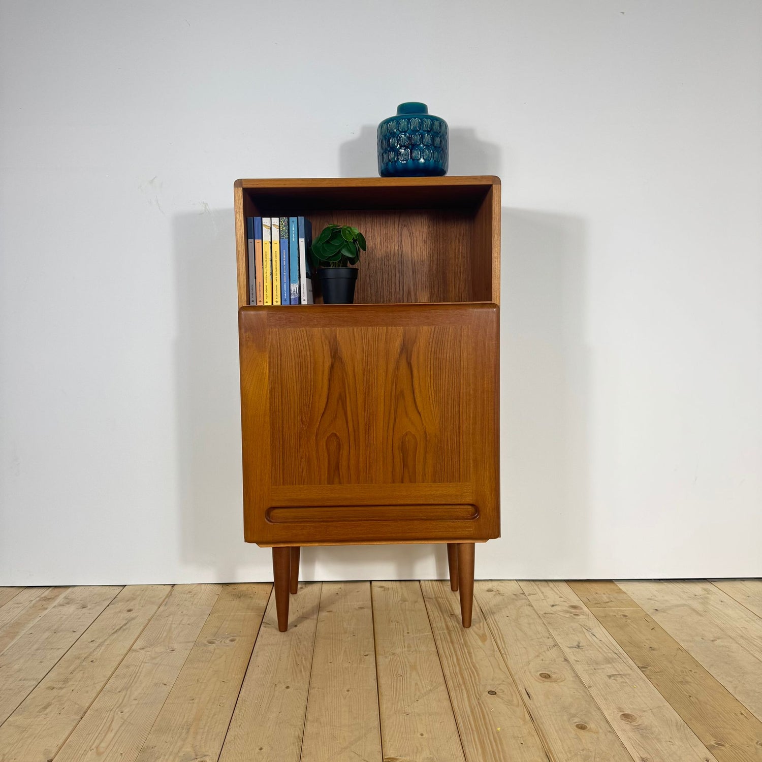 Piccolo Mobile in Teak Dyrlund – Design Danese Mid-Century, Anni ’60