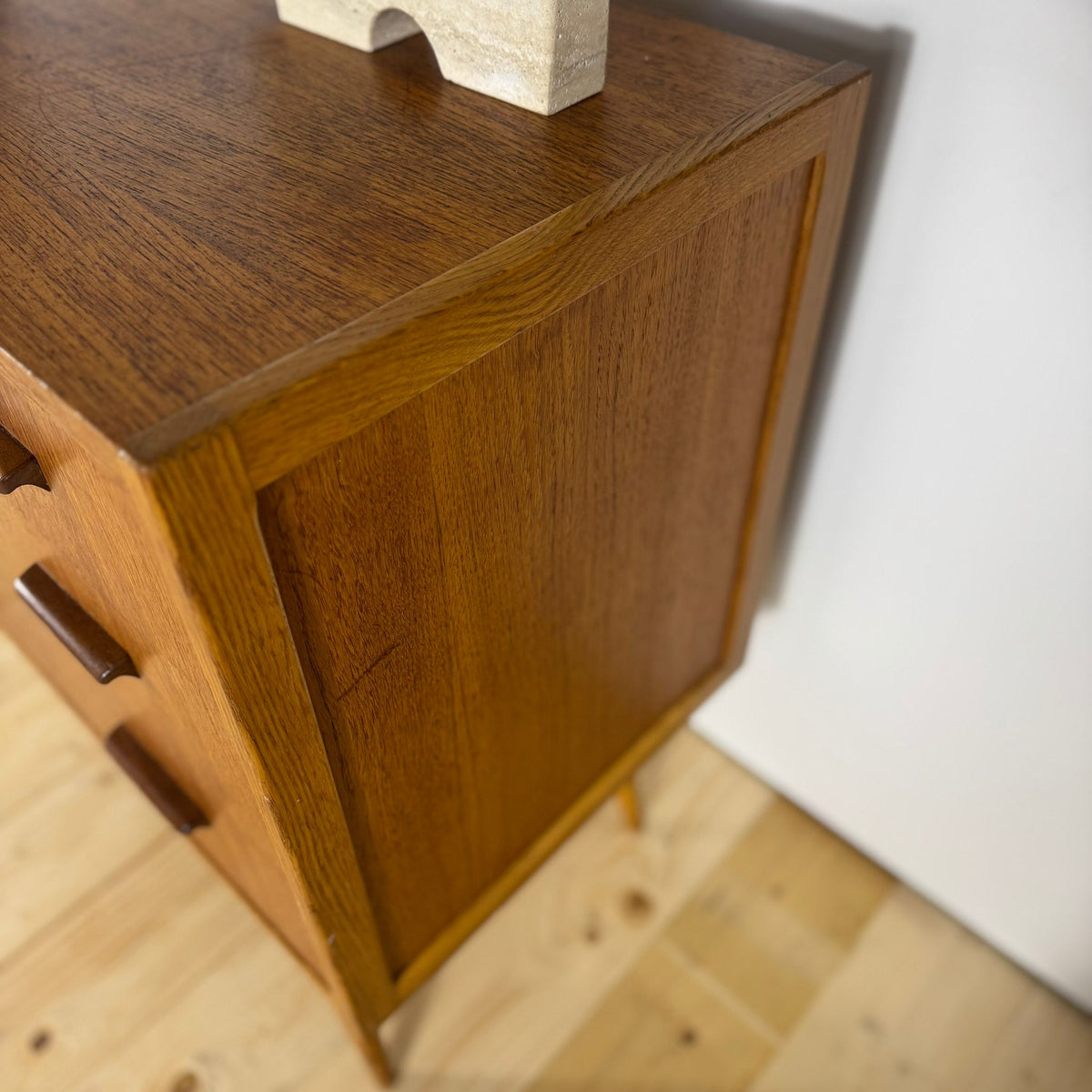 Cassettiera in Teak a Tre Cassetti – Design Danese Mid-Century