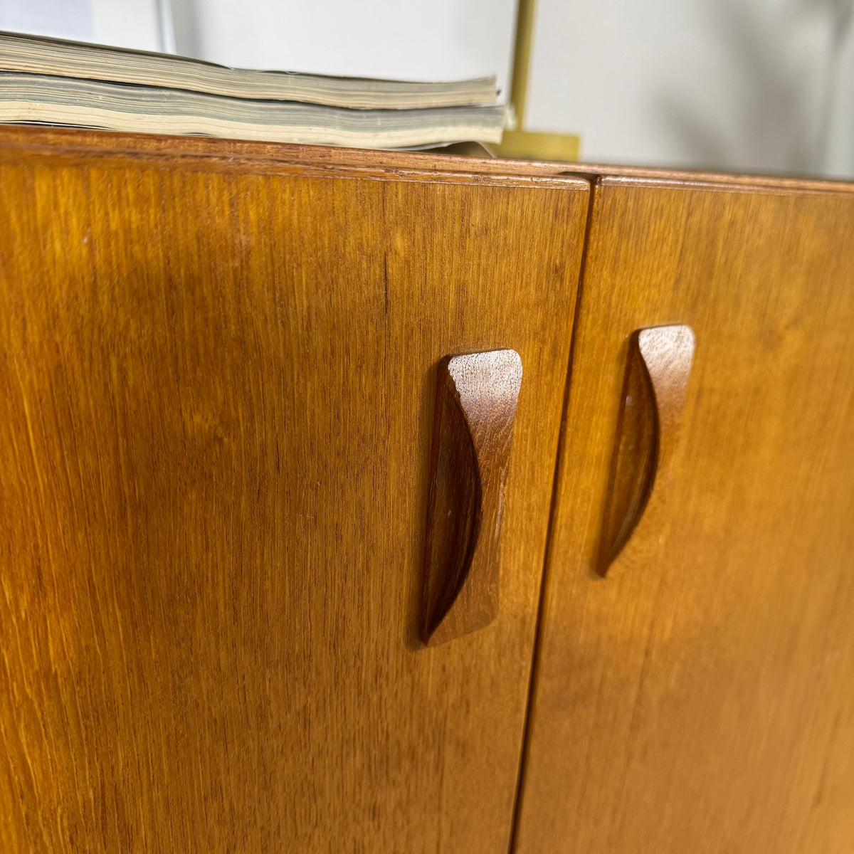 Sideboard Mid-Century Modern in Teak con Cassetti Interni