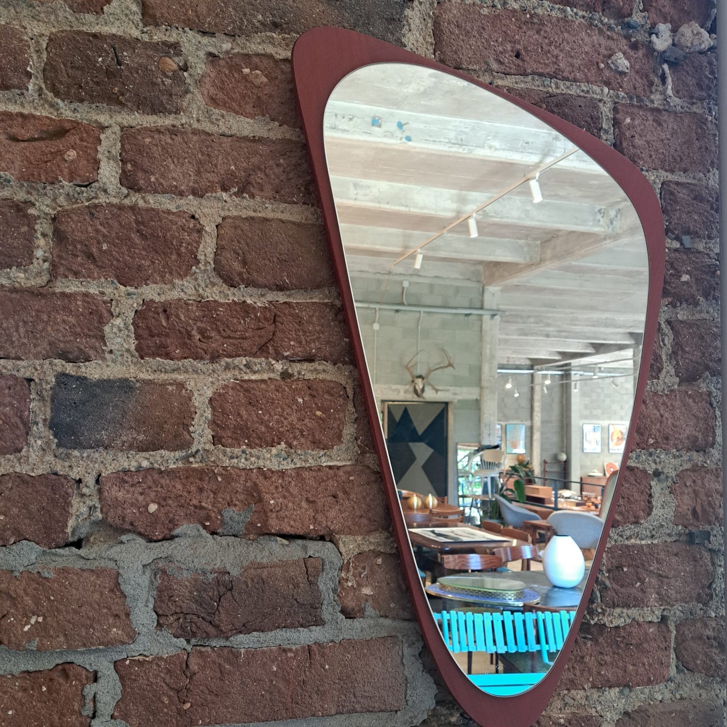 Specchio di forma irregolare con cornice in teak, Danimarca 1960