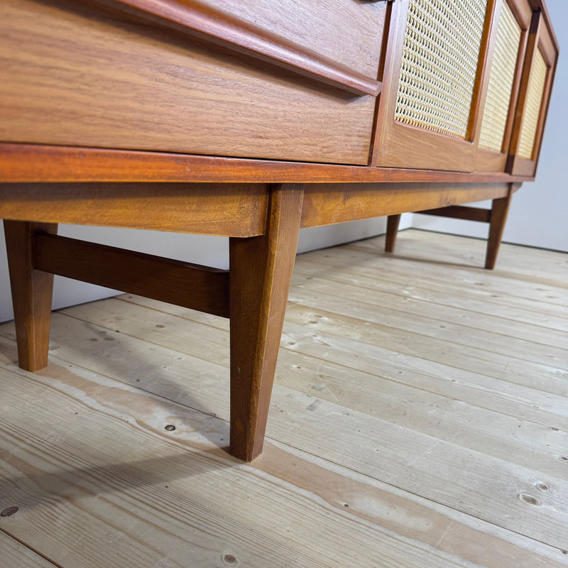 Sideboard Vintage in Teak con Ante in Rattan e Cassetti – Design Scandinavo