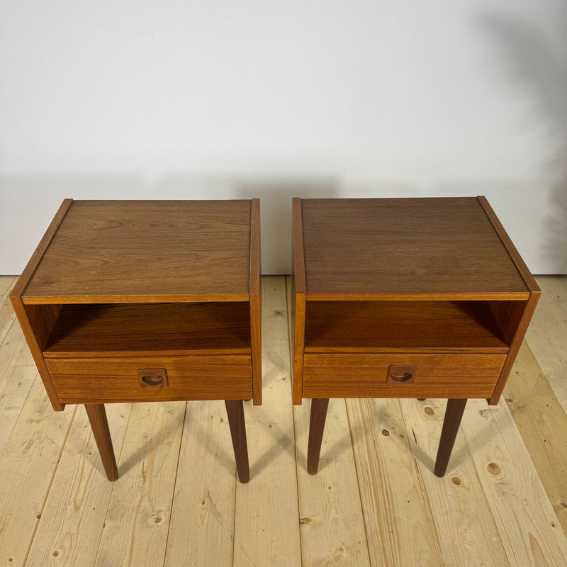 Coppia di Comodini Mid-Century Modern in Teak con Cassetto