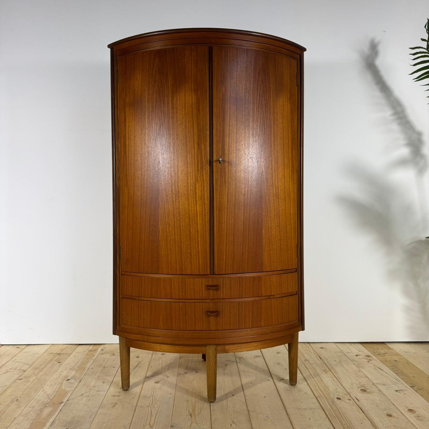 Mobile Angolare Mid-Century Modern in Teak con Ante